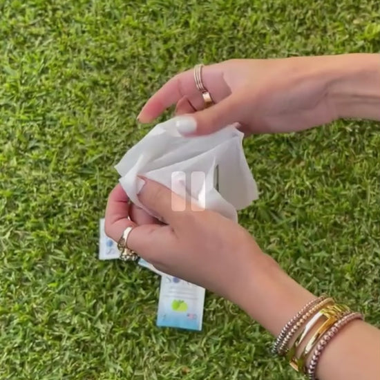 Video of using SONO hand moisturizing wipes outdoors