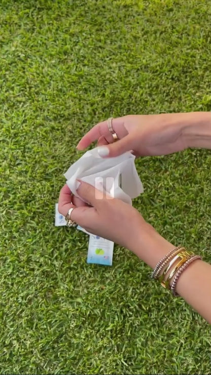 Video of using SONO hand moisturizing wipes outdoors